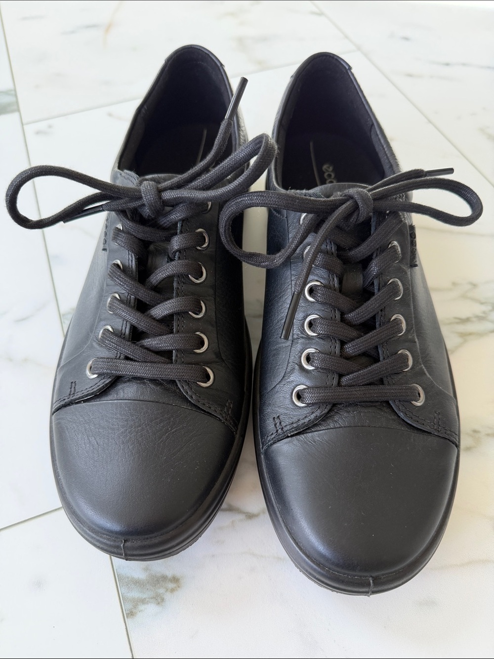 Ecco Women's Black Leather Lace-Up Sneakers